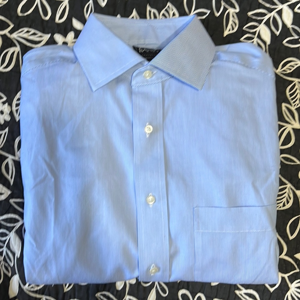 (76)NWOT Mens long sleeve dress shirt by Jos A Bank. Size 15 Dash 35. Light blue
